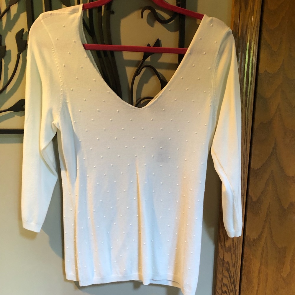 Delicate knitter  3/4 length V-neck-back sweater